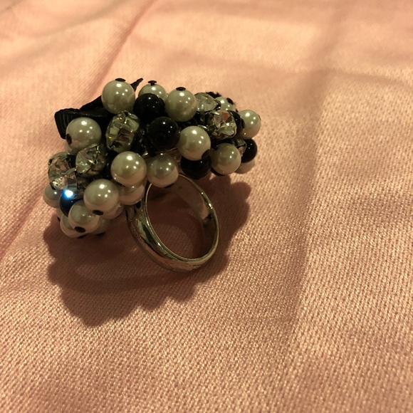 Betsey Johnson bead and bow ring - Picture 2 of 2